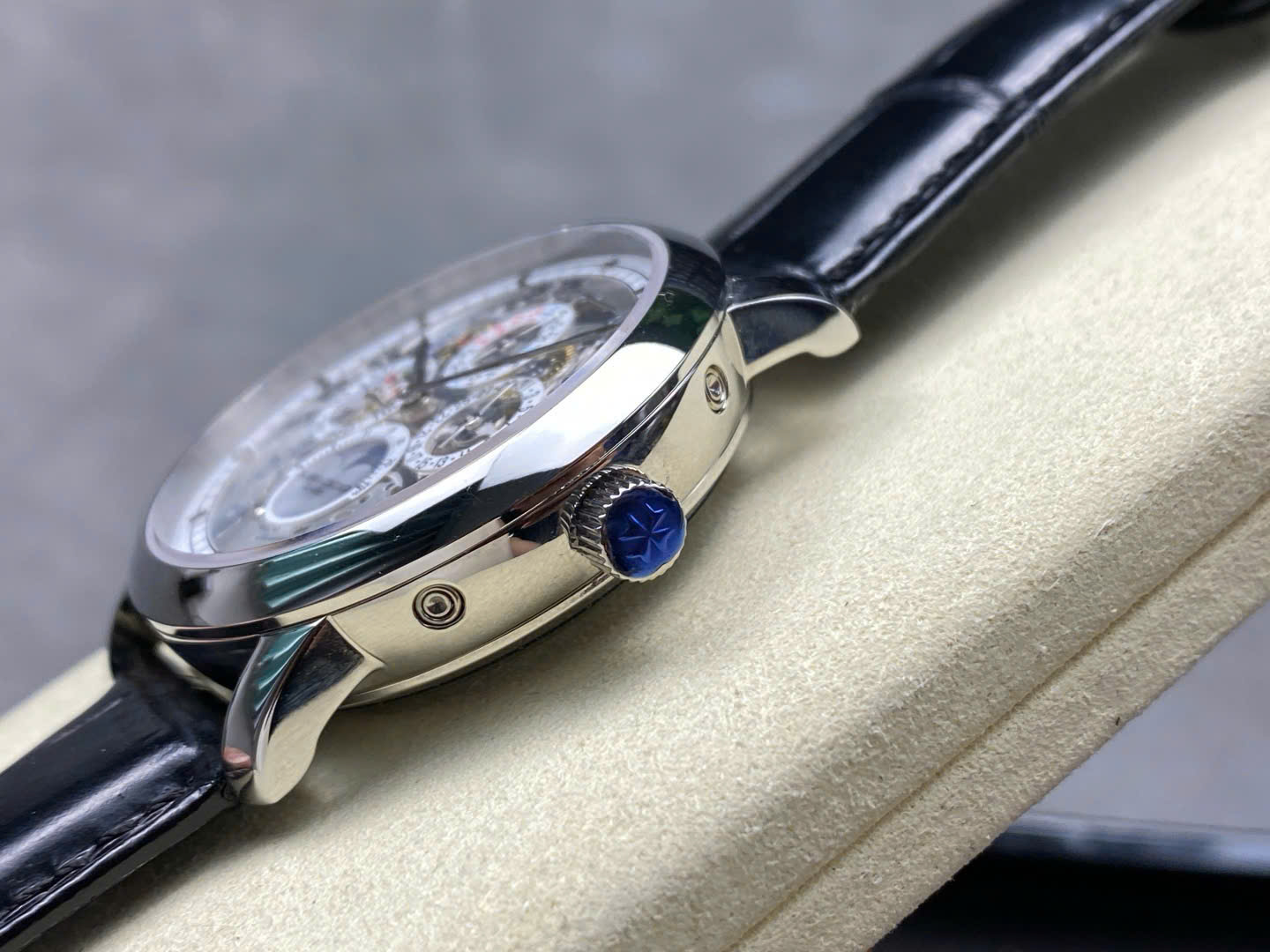 Vacheron Constantin Traditionnelle 43175 Replica Watch Mens Leather Strap 41mm