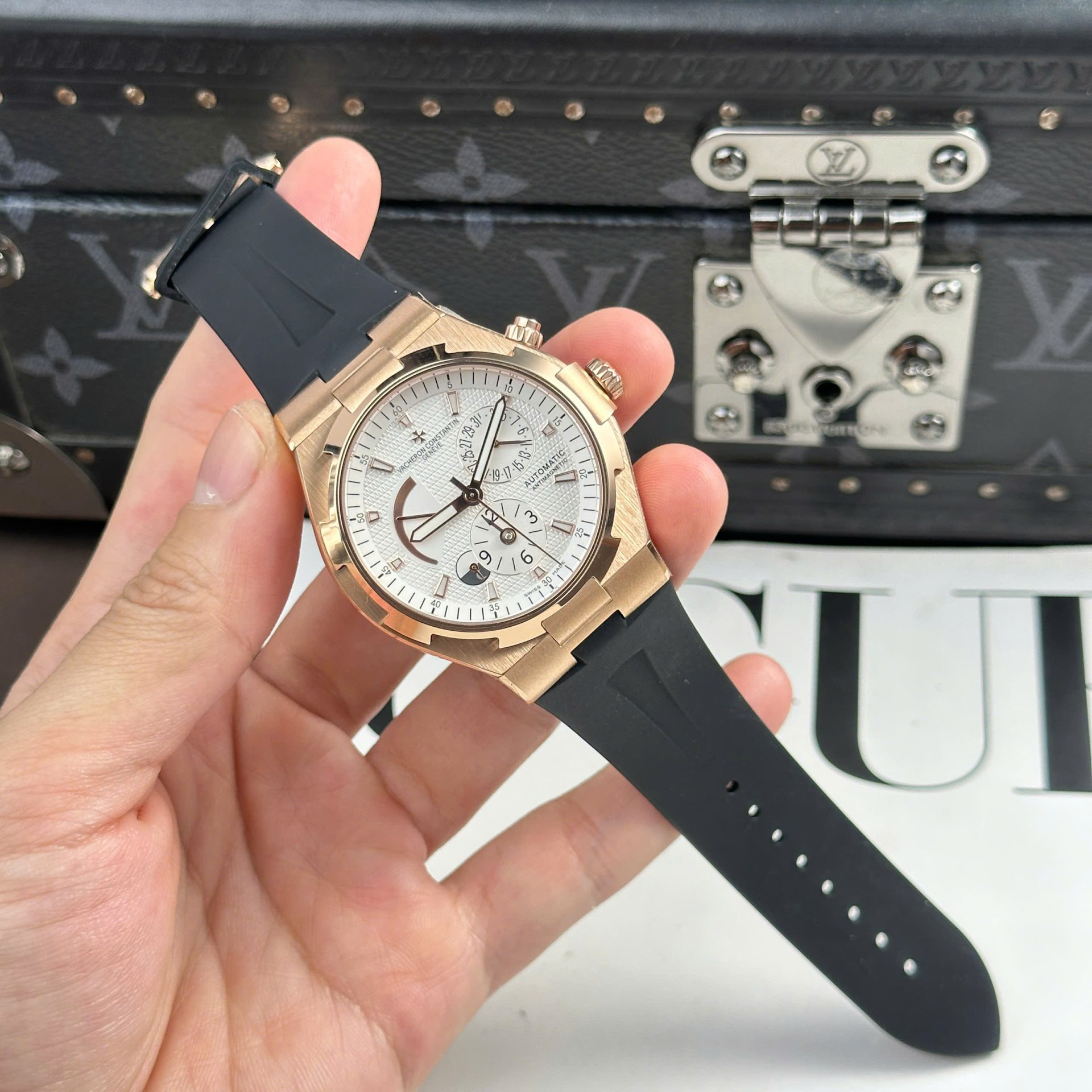 Vacheron Constantin Replica Watch Overseas Dual Time 47450 White Dial Rubber Strap 9F 42mm