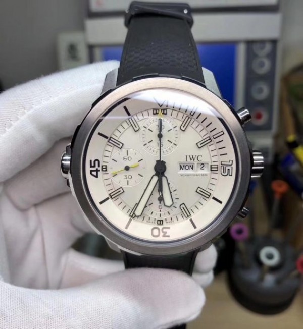 Replica IWC V6 Aquatimer Chrono IW3768 White Dial SS Bracelet A7750