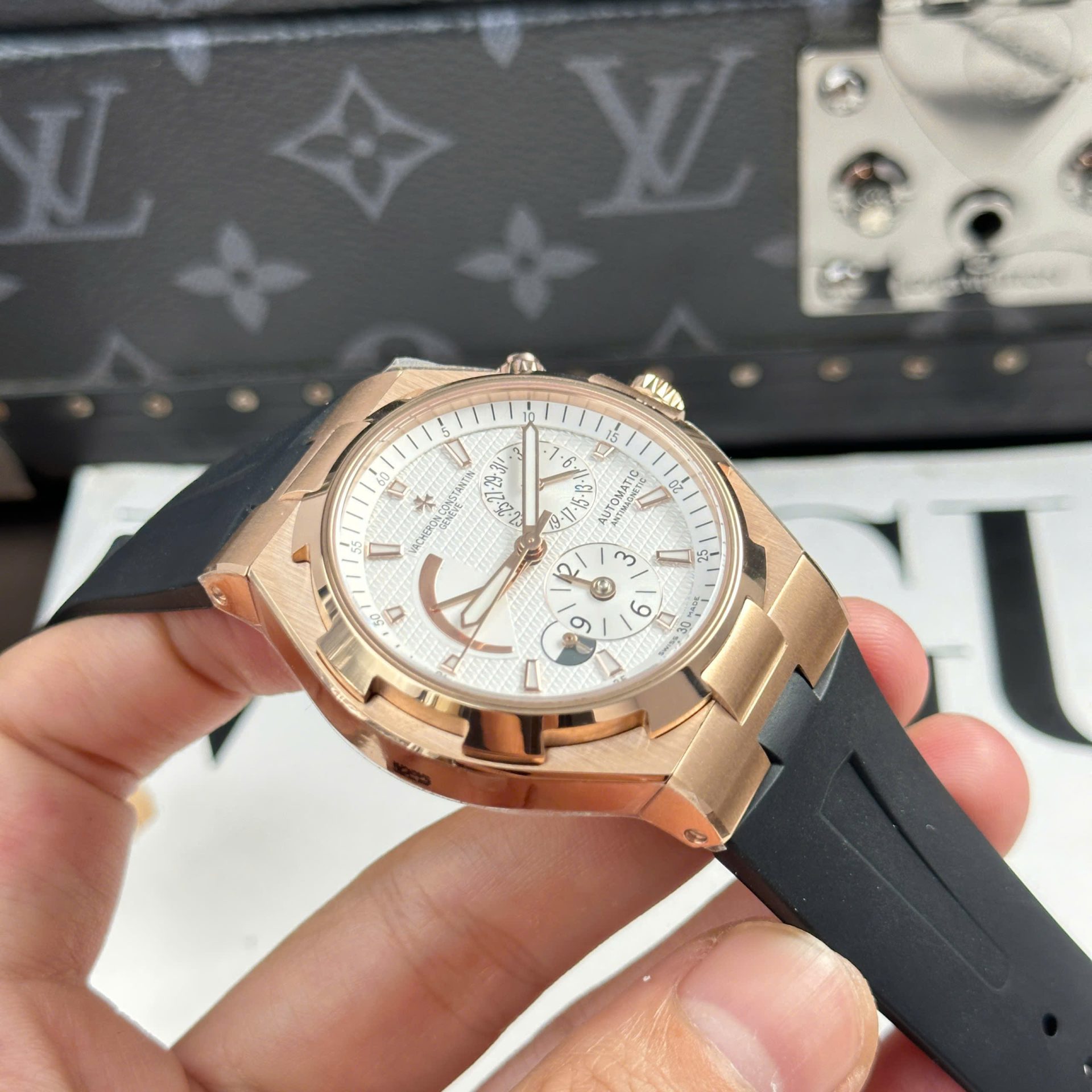 Vacheron Constantin Replica Watch Overseas Dual Time 47450 White Dial Rubber Strap 9F 42mm