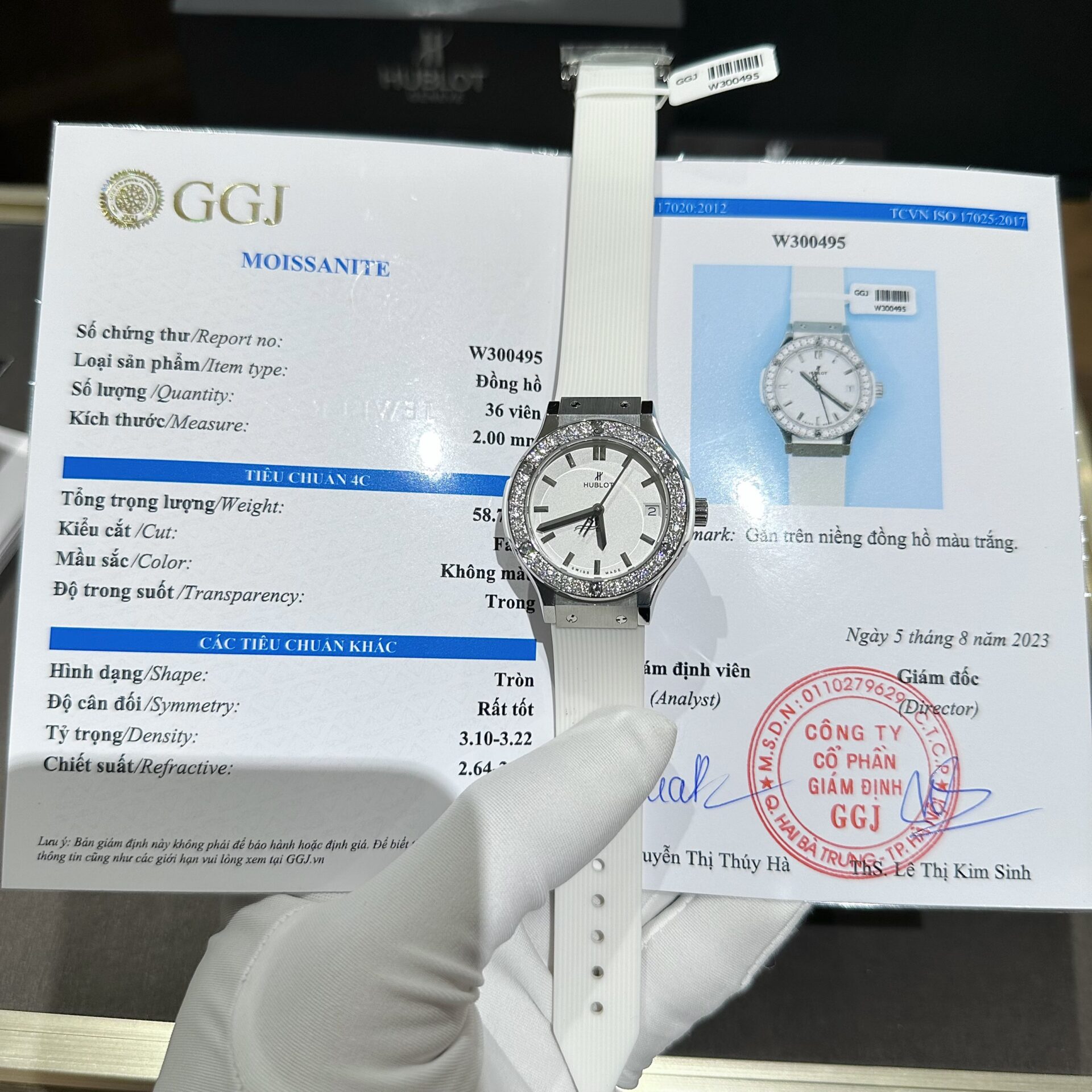 Hublot Classic Fusion Replica Women s Watch White Moissanite Diamond HBF 33mm