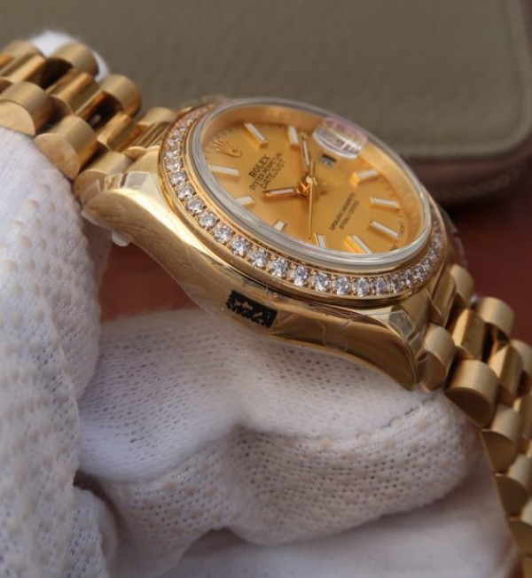 Replica Rolex DateJust 31mm Diamonds Bezel RG Case RG Gold Dial A2235