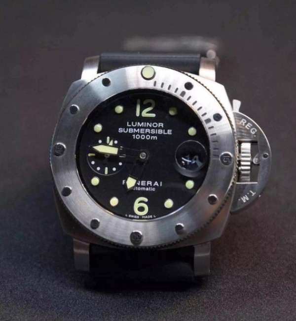 Replica Panerai Luminor Submersible PAM243 Black Dial Rubber Strap P.9010