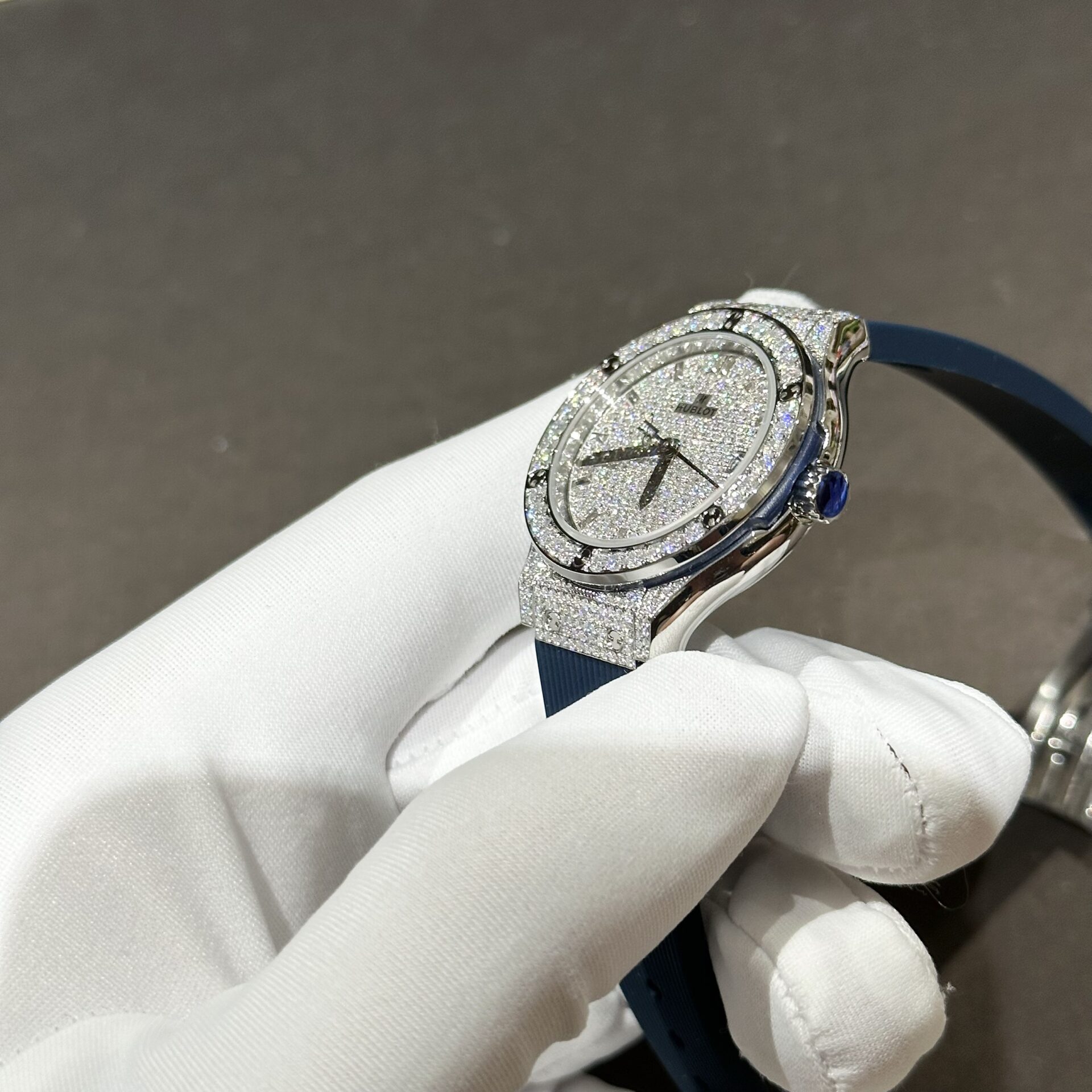 Hublot Classic Fusion Replica Watch Blue Rubber Strap Moissanite Diamond 33mm