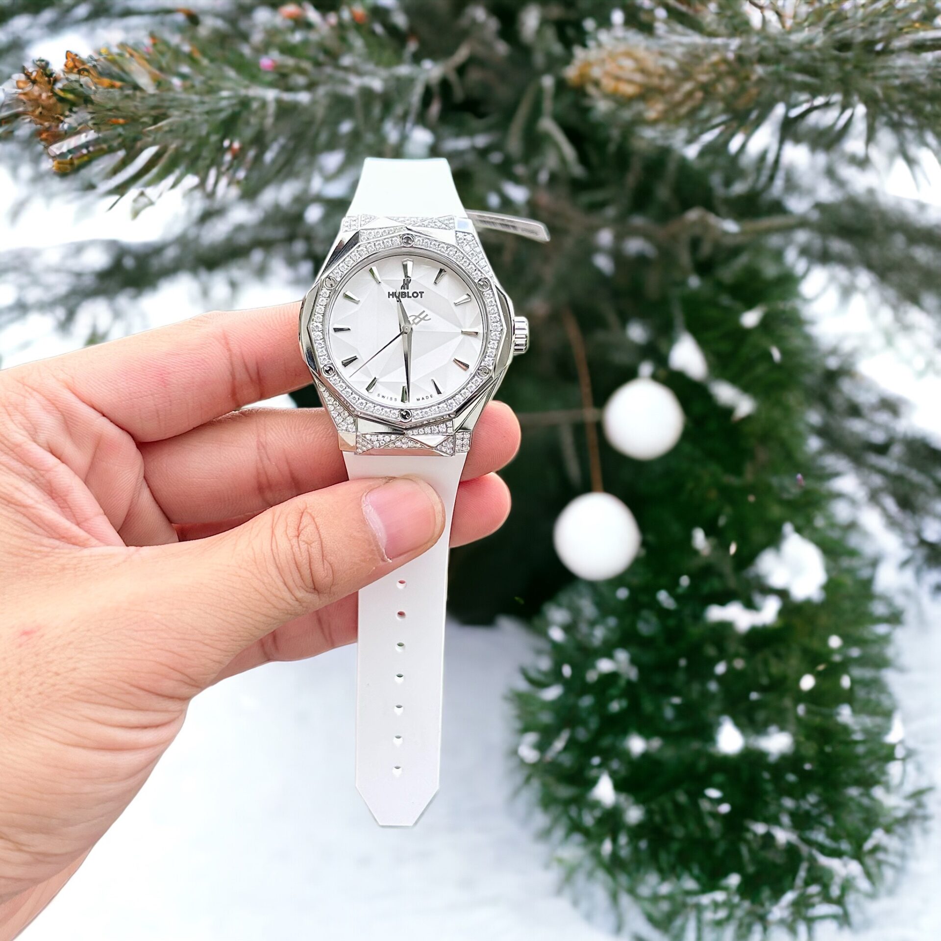 Hublot Replica Watch Orlinski Custom Moissanite Diamonds White Dial 40mm