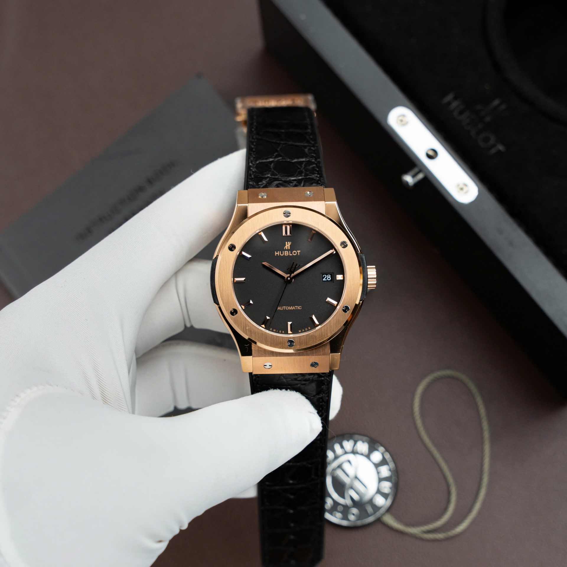 Hublot Classic Fusion King Gold Copies Watch Black Dial Movement SW300 Crocodile Leather Strap 42mm