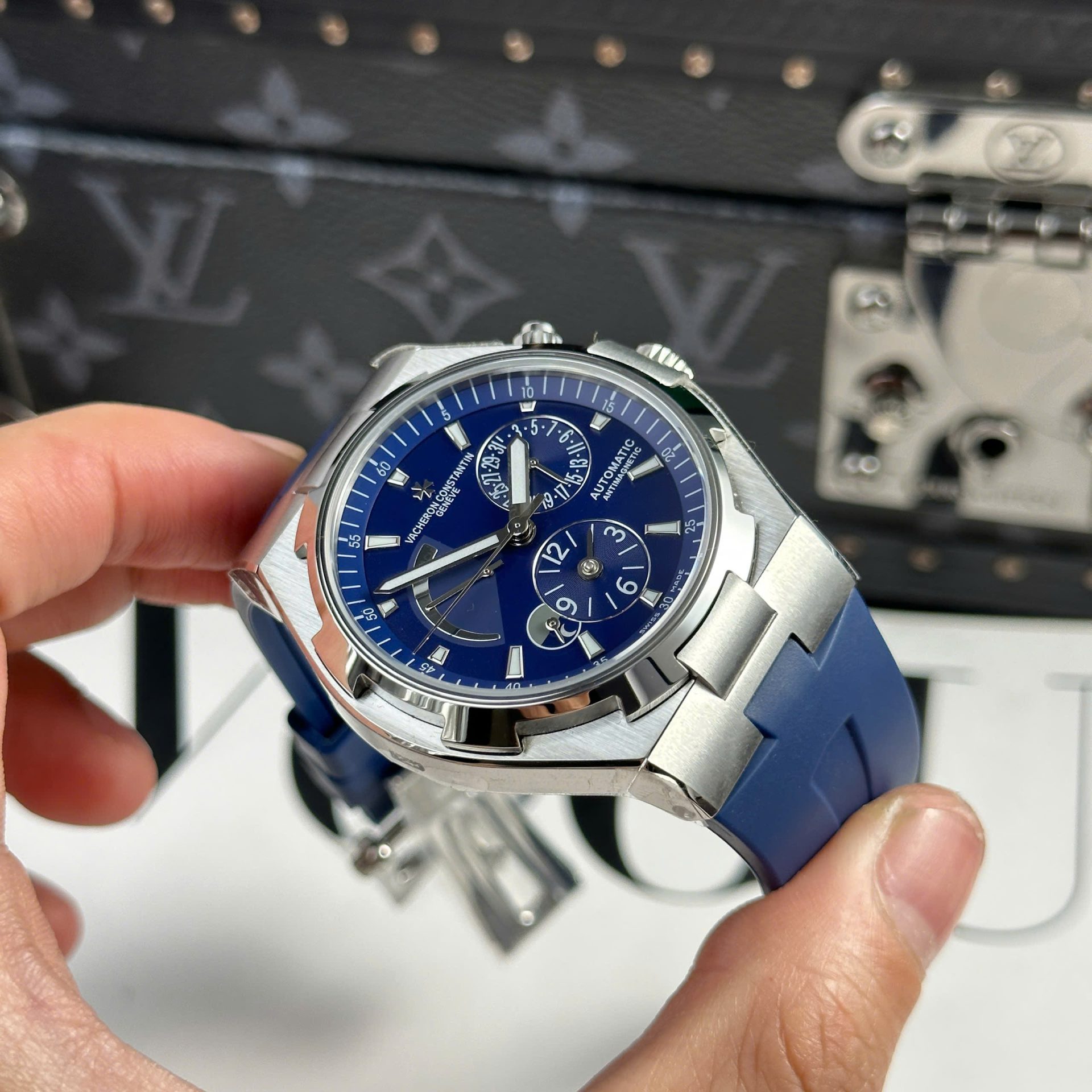 Vacheron Constantin Best Replica Watch Overseas Dual Time 47450 Blue 9F Factory 42mm