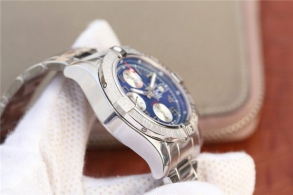Replica Breitling Avenger II Chronograph 43mm SS GF Blue/White Dial SS Bracelet A7750