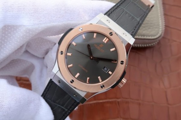Replica Hublot Classic Fusion 42mm RG JJF Gray Dial Gray Gummy Strap A2892