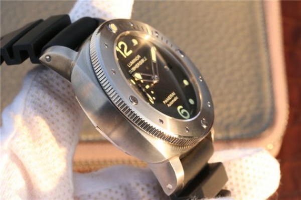Replica Panerai PAM571 Titanium XF Black Dial Black Rubber Strap P9000