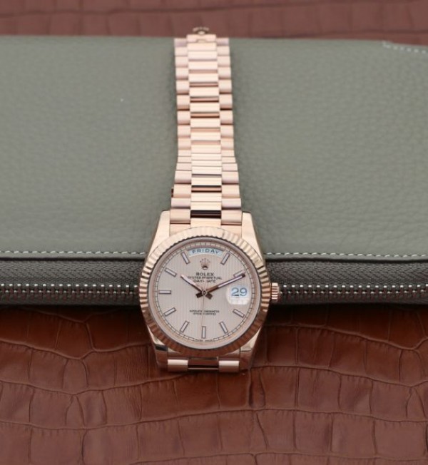 Replica Rolex Day-Date 40mm 228235 RG Noob RG Textured Dial RG Bracelet A3255