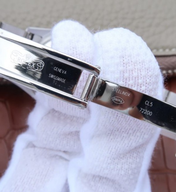 Replica Rolex DateJust 31mm Diamonds Bezel Roman Markers White Dial Bracelet A2235