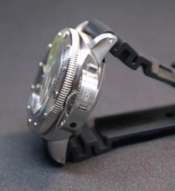 Replica Panerai Luminor Submersible PAM243 Black Dial Rubber Strap P.9010