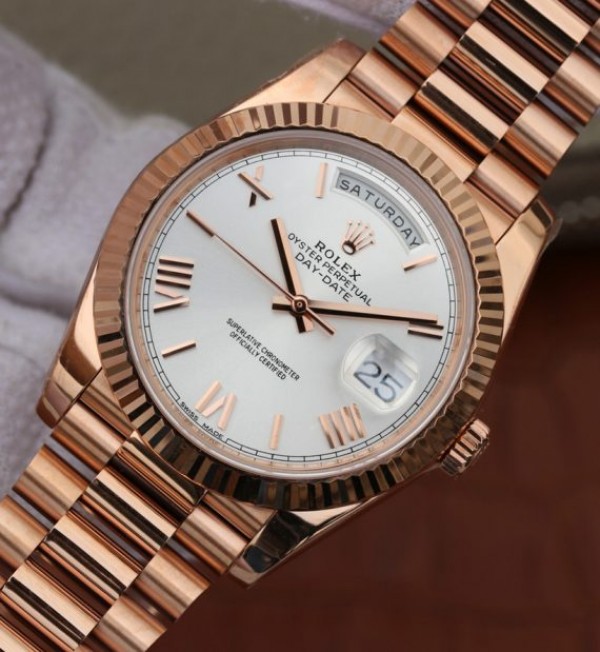 Replica Rolex Day-Date 40mm 228235 RG Noob Silver Dial Roman Markers RG President Bracelet A3255