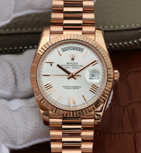 Replica Rolex Day-Date 40mm 228235 RG Noob Silver Dial Roman Markers RG President Bracelet A3255