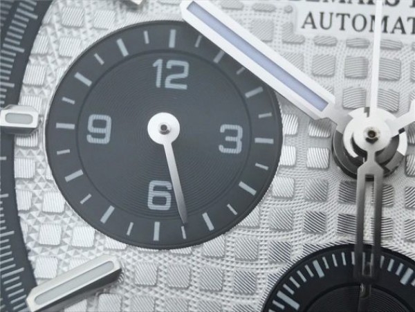 Replica Audemars Piguet Royal Oak Chronograph SS JHF White/Black Dial SS Bracelet A7750