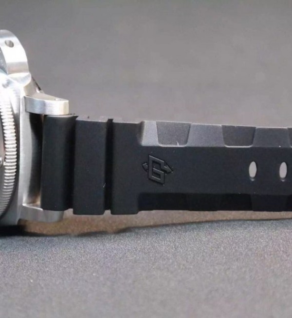 Replica Panerai Luminor Submersible PAM243 Black Dial Rubber Strap P.9010