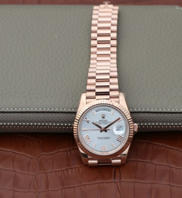 Replica Rolex Day-Date 40mm 228235 RG Noob Silver Dial Roman Markers RG President Bracelet A3255