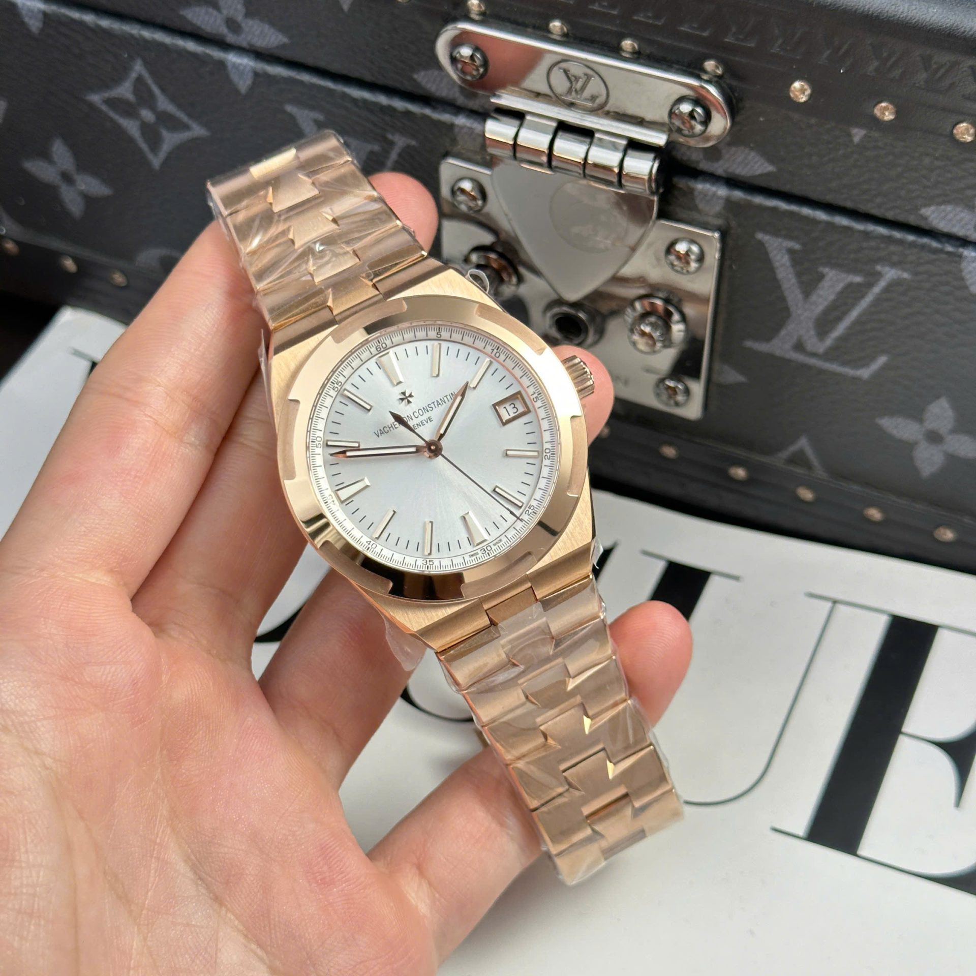 Vacheron Constantin Overseas 4500V Rose Gold Copies Watch White Dial 41mm