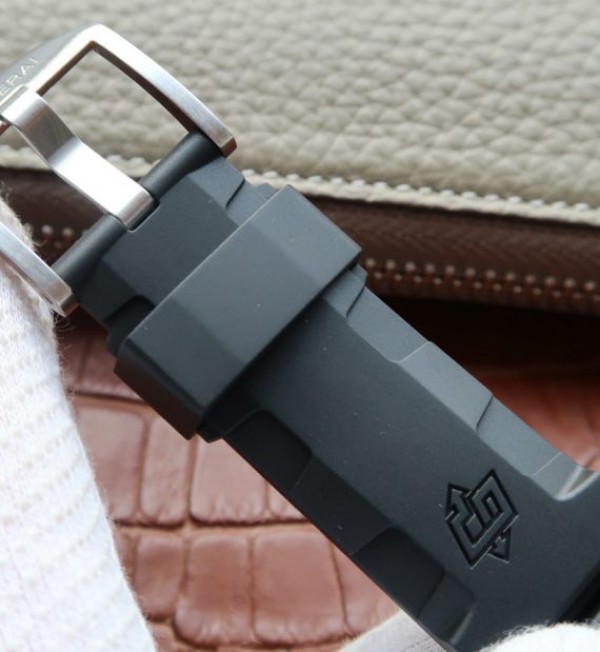 Replica Panerai XF Luminor Submersible PAM682 Rubber Strap P.9010