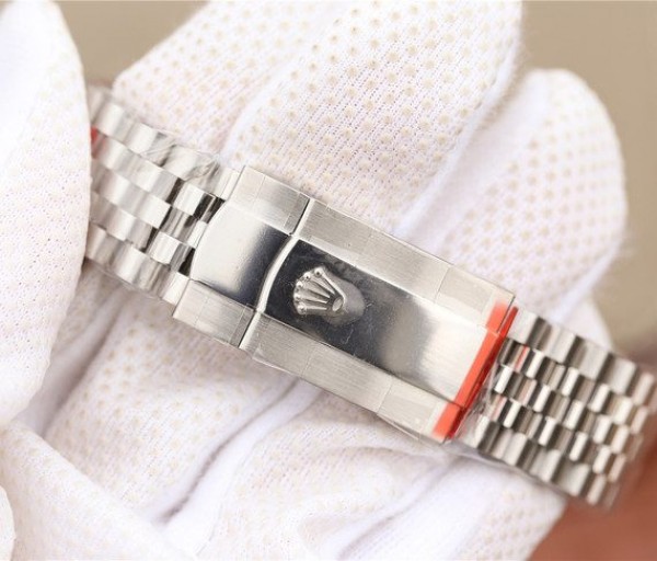 Replica Rolex DateJust 41mm 126334 Fluted Bezel Blue Dial Diamonds Markers Bracelet A3235