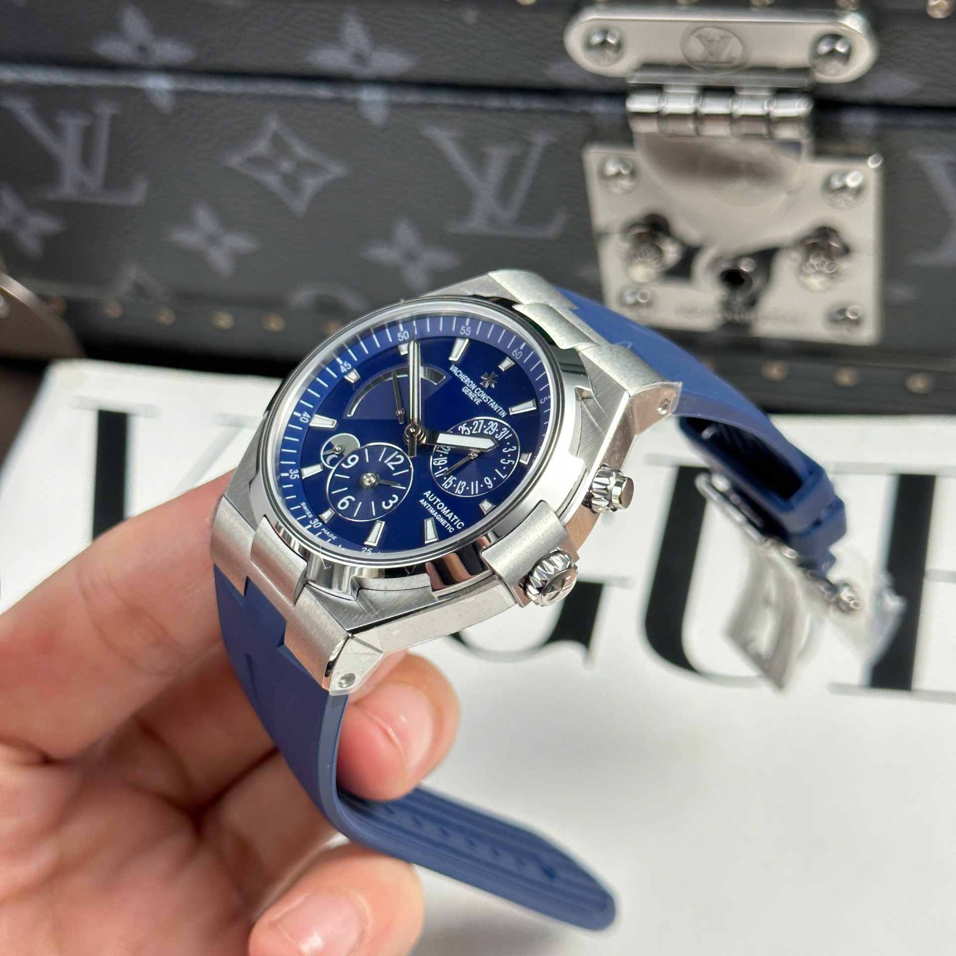 Vacheron Constantin Best Replica Watch Overseas Dual Time 47450 Blue 9F Factory 42mm