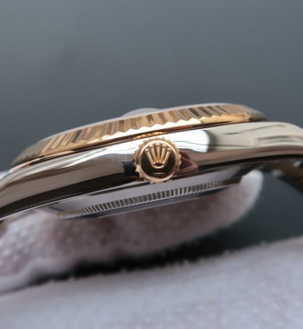 Replica Rolex DateJust II 41mm SS/YG YG Textured Dial Lumed Marker SS/YG Bracelet A3136