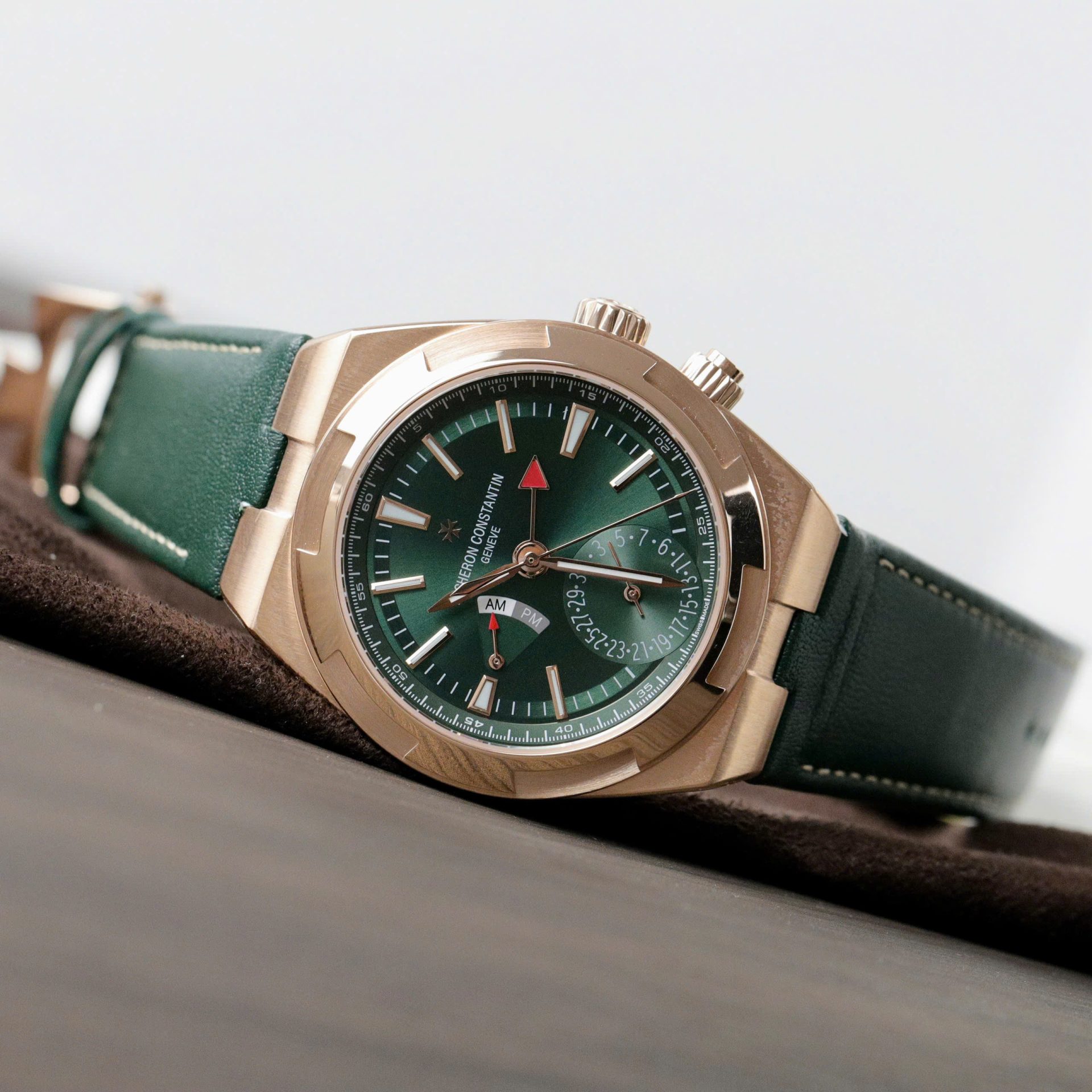 Vacheron Constantin Overseas Dual Time 7900V Replica 11 Watch Green 41mm