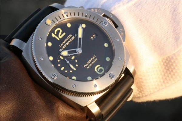 Replica Panerai PAM571 Titanium XF Black Dial Black Rubber Strap P9000