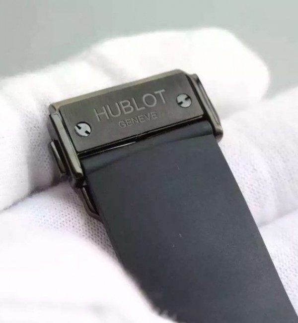 Replica Hublot V6 Big Bang Full Carbon Fiber CF Dial HUB4104