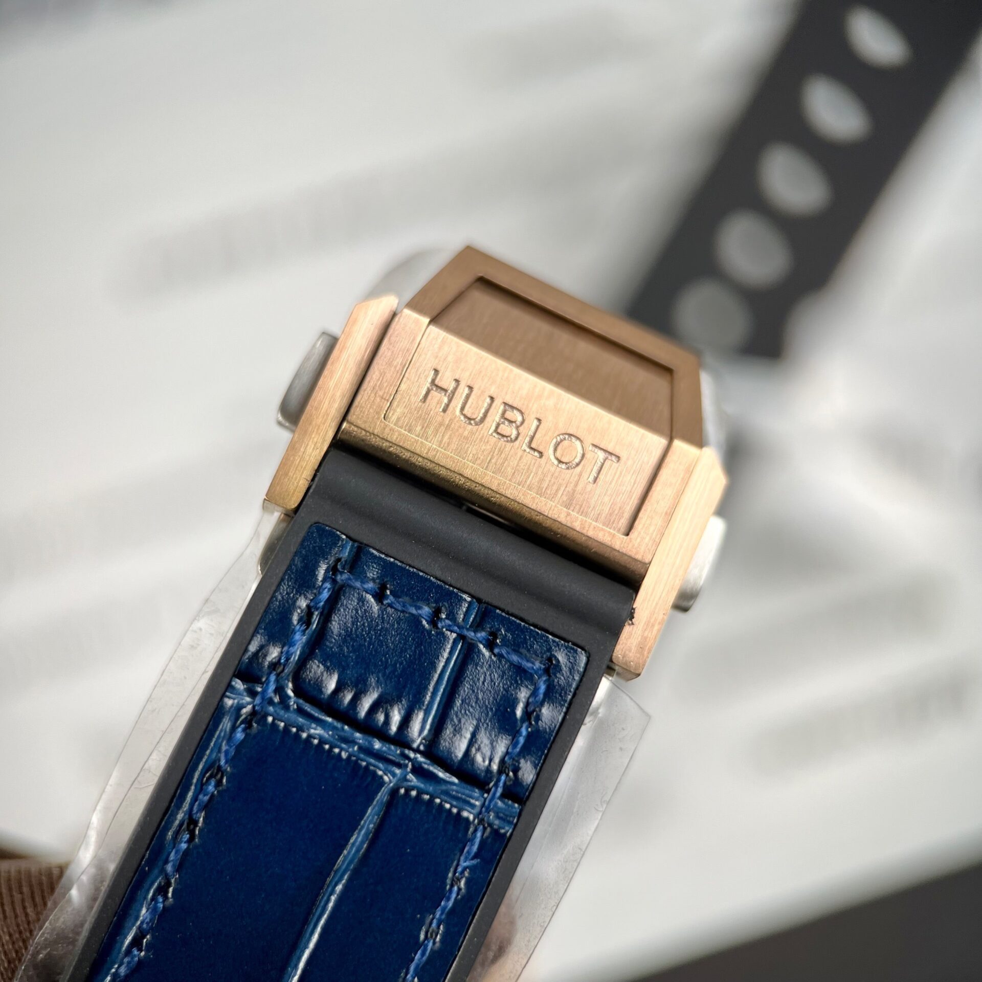 Hublot One Click King Gold Replica Watch With Blue Dial Moissanite 39mm