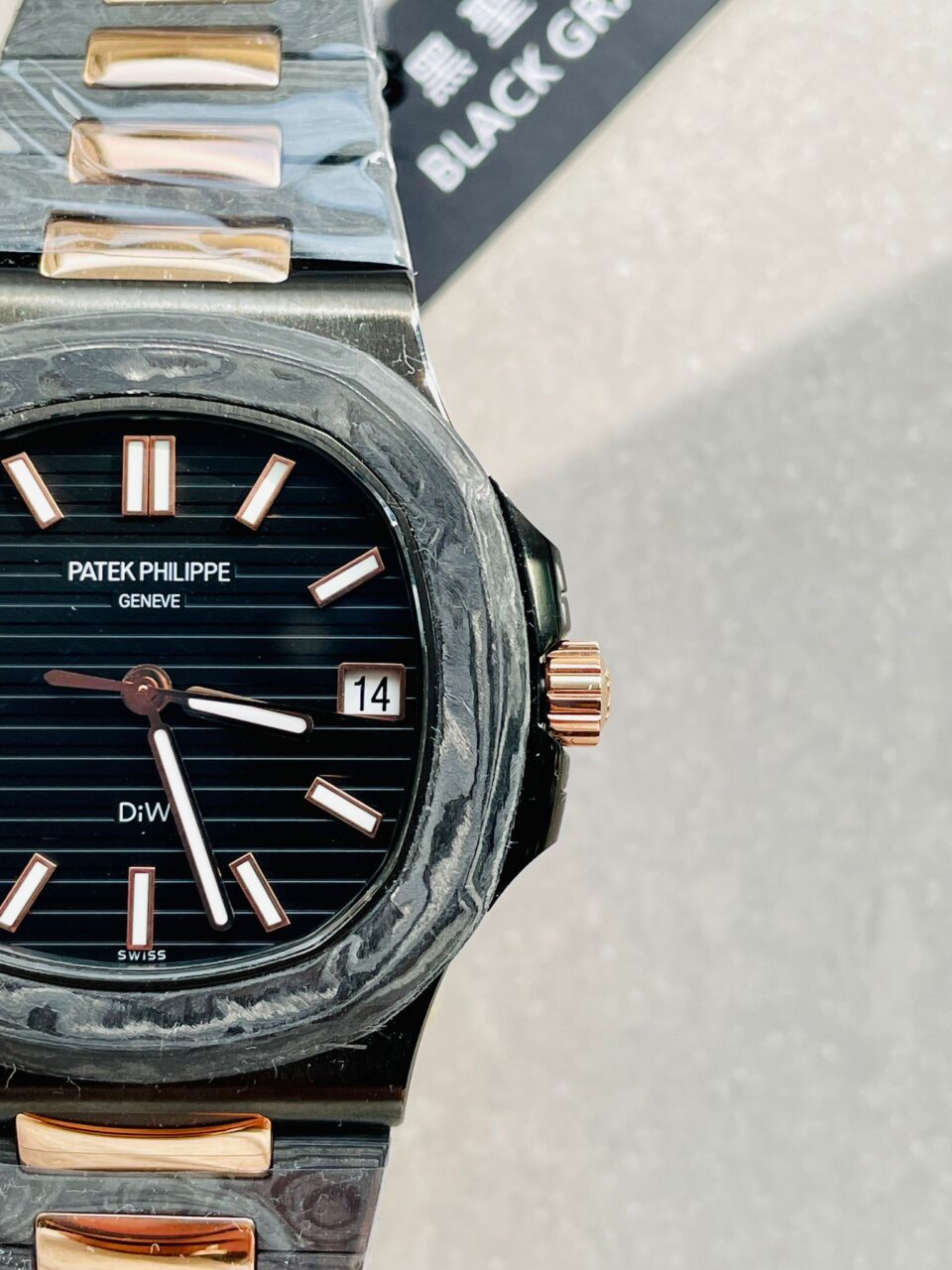 Replica PATEK PHILIPPE Nautilus 5711 DIW Carbon DIWF 1:1 Best Edition Black Textured Dial on Carbon/RG Bracelet 324CS