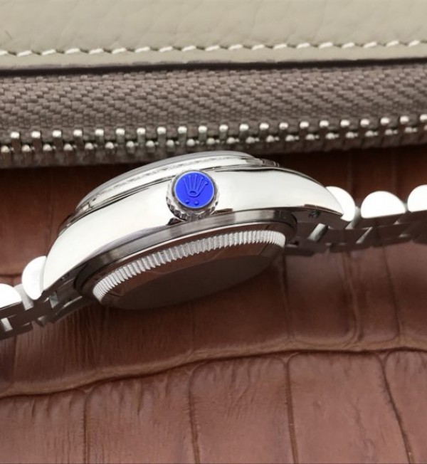 Replica Rolex DateJust 28mm Diamonds Bezel White Dial Diamonds Rome Markers Bracelet A2236