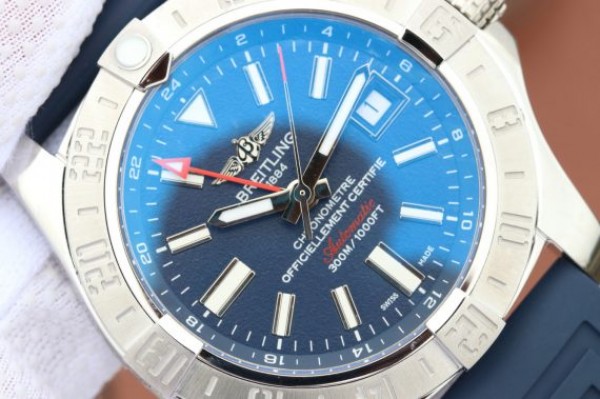 Replica Breitling Avenger GMT SS GF Blue Dial Blue rubber Strap A2836