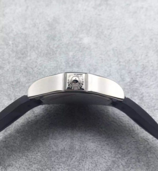 Replica Cartier Roadster SS White Dial Black Rubber Strap A2824