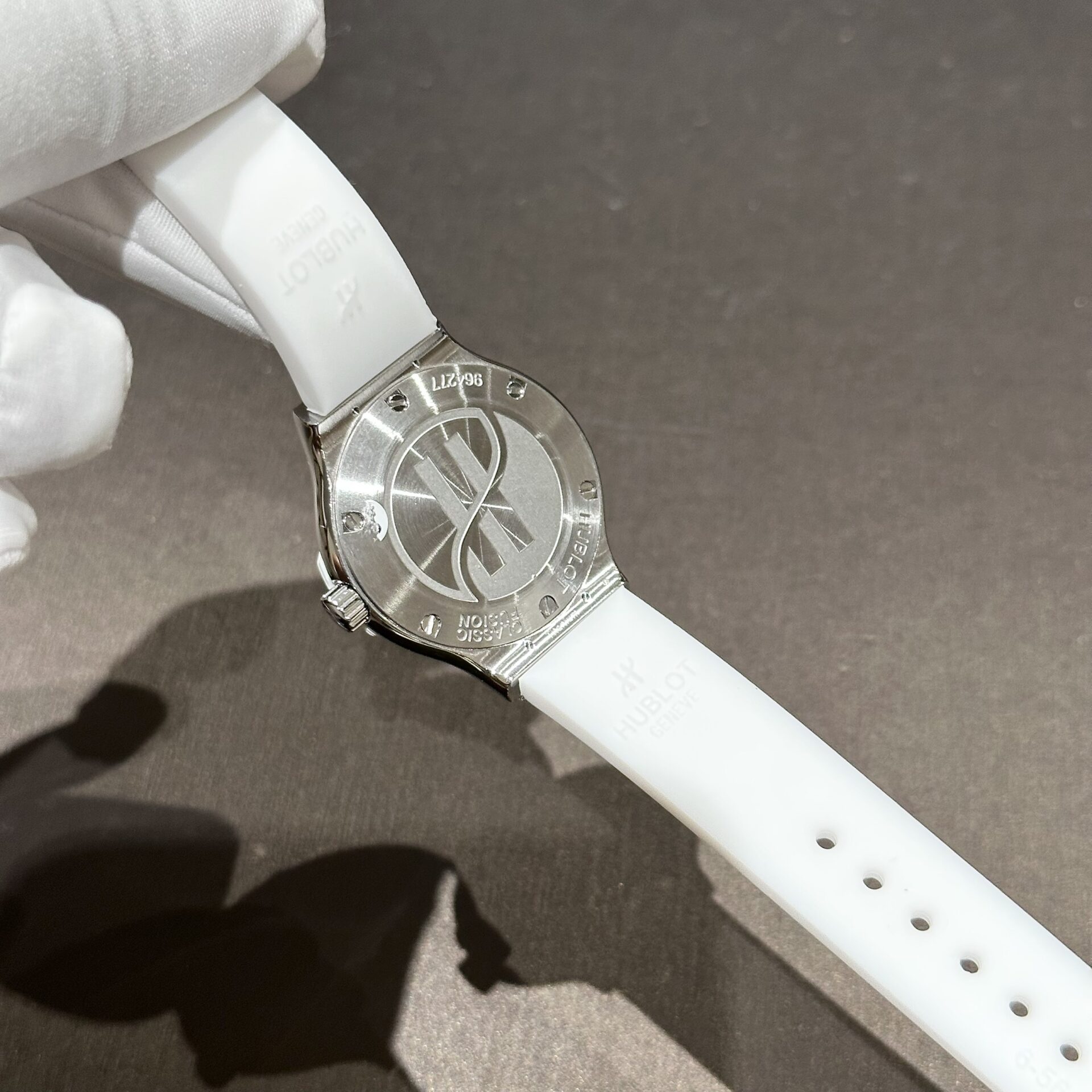 Hublot Classic Fusion Best Replica Watch White Full Moissanite Diamonds 33mm