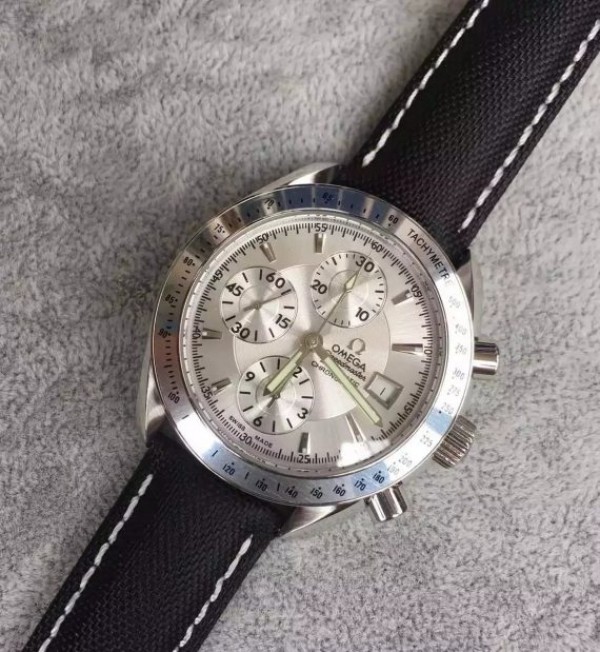 Replica Omega Speedmaster 3211 Silver Dial Black Nylon Strap A7750