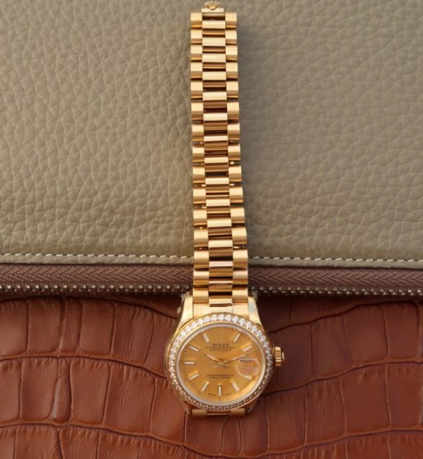 Replica Rolex DateJust 31mm Diamonds Bezel RG Case RG Gold Dial A2235