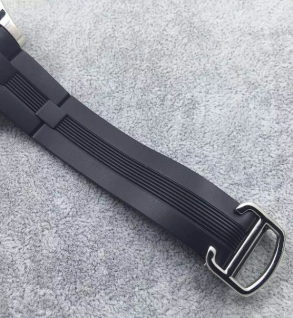 Replica Cartier Roadster SS White Dial Black Rubber Strap A2824