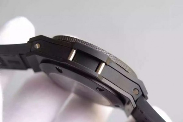 Replica Hublot Big Bang 44mm Carbon Fiber Black Gummy Strap A7750