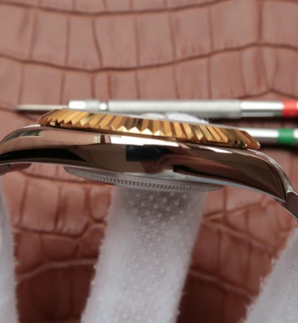 Replica Rolex DateJust SS/RG White Dial RG Wrapped Fluted Beze SS/RG Bracelet A2836