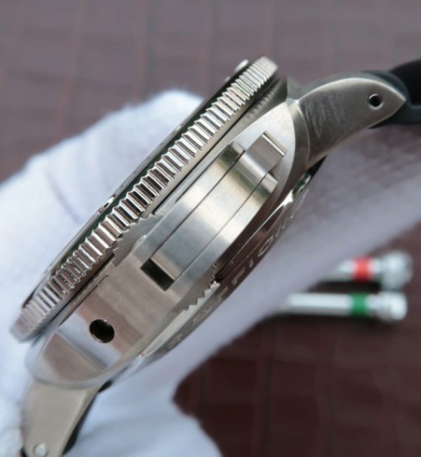 Replica Panerai XF PAM305 Titanium Black Rubber Strap P9000