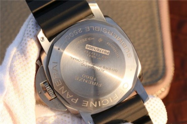 Replica Panerai PAM364 Titanium XF Black Rubber Strap P9000