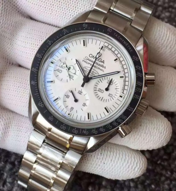Replica Omega Speedmaster Snoopy White Dial SS Bracelet Manual Winding Chrono Movement