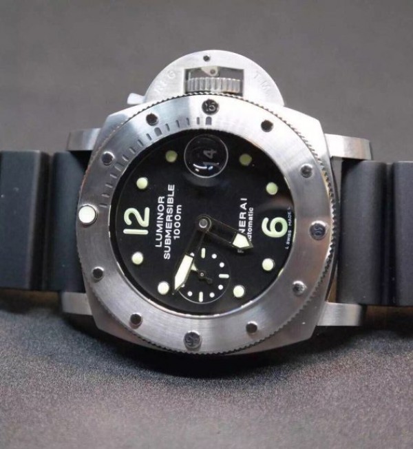 Replica Panerai Luminor Submersible PAM243 Black Dial Rubber Strap P.9010