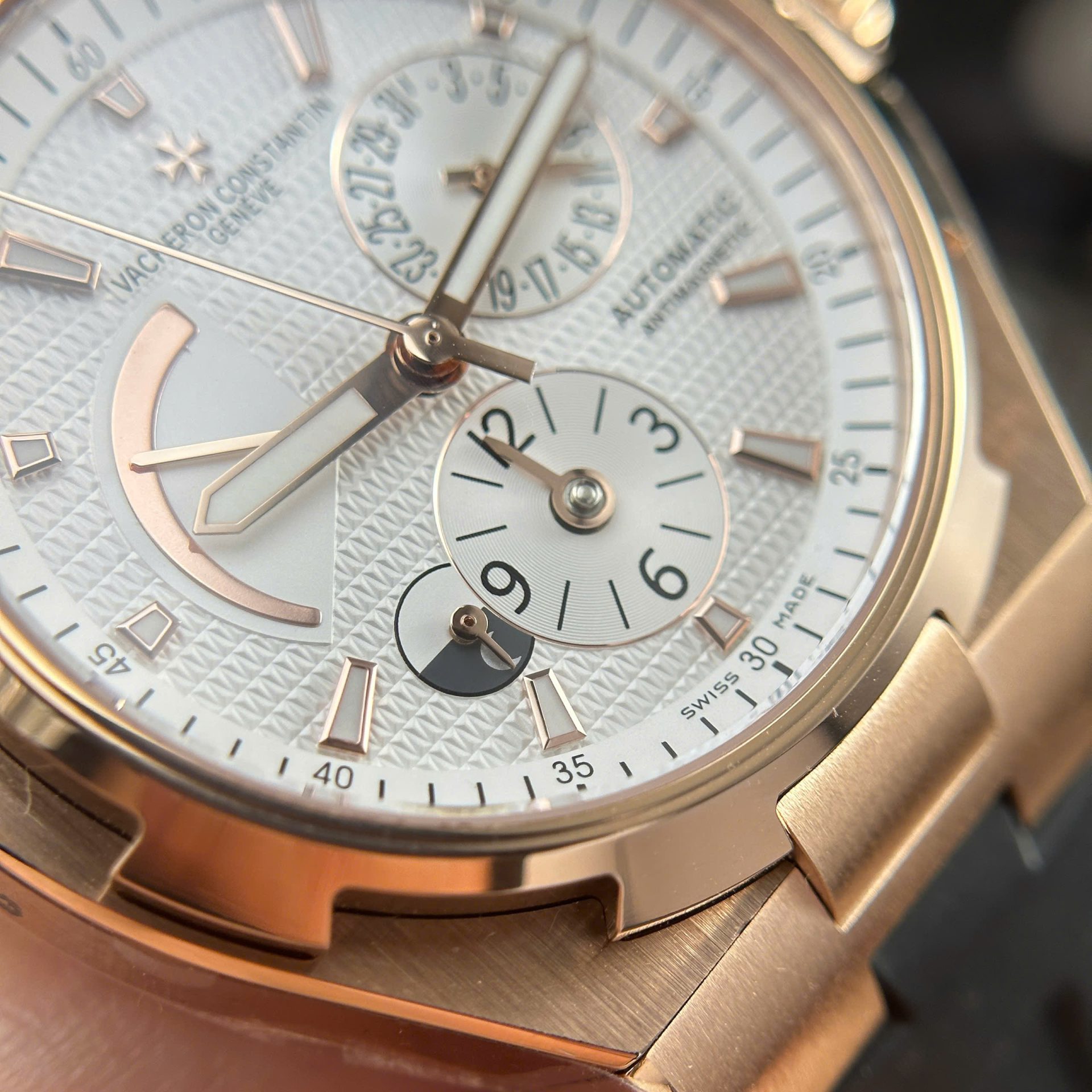 Vacheron Constantin Replica Watch Overseas Dual Time 47450 White Dial Rubber Strap 9F 42mm