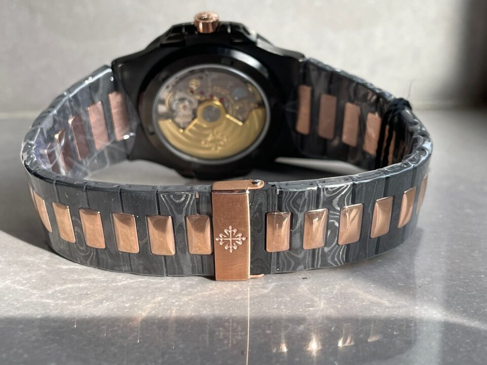 Replica PATEK PHILIPPE Nautilus 5711 DIW Carbon DIWF 1:1 Best Edition Black Textured Dial on Carbon/RG Bracelet 324CS