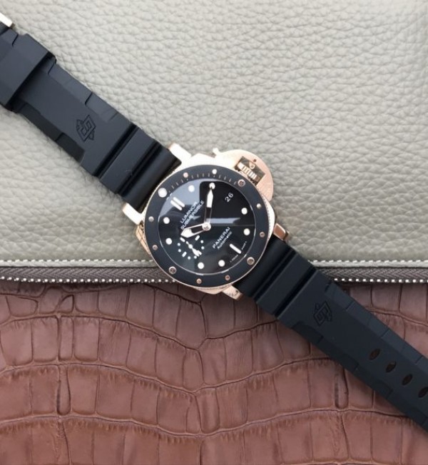 Replica Panerai XF PAM684 RG Luminor Submersible Rubber Strap P.9010