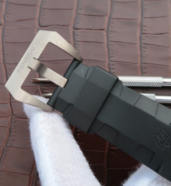 Replica Panerai XF PAM305 Titanium Black Rubber Strap P9000