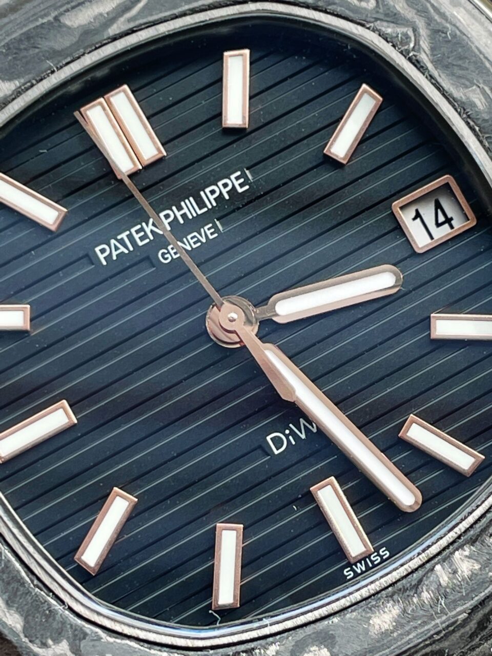 Replica PATEK PHILIPPE Nautilus 5711 DIW Carbon DIWF 1:1 Best Edition Black Textured Dial on Carbon/RG Bracelet 324CS